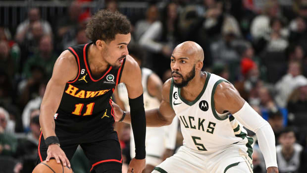 Jevon Carter defends Trae Young