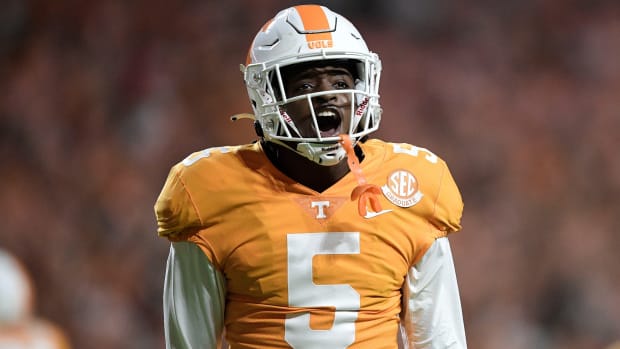 Tennessee defensive back Kenneth George Jr. (5) calls during a game at Neyland Stadium in Knoxville, Tenn. on Thursday, Sept. 2, 2021.