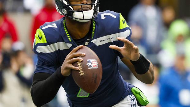 Seattle Seahawks quarterback Geno Smith (7) looks to pass against the New York Jets during the second quarter at Lumen Field.
