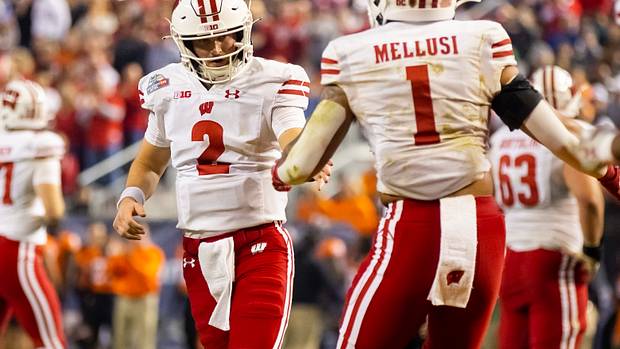 Guaranteed Rate Bowl: Wisconsin wins 24-17 over Oklahoma State - Vimarsana News