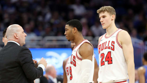 February 22, 2019; Chicago Bulls head coach Jim Boylen talks with Lauri Markkanen at Amway Center