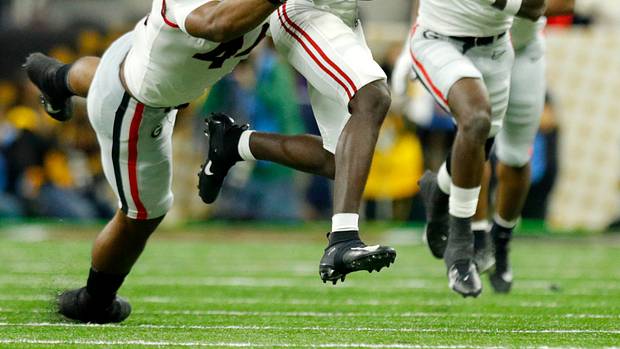 Travon Walker tackles Agiye Hall