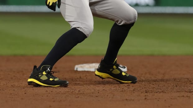 Side view of Aaron Judge's black and yellow cleats.