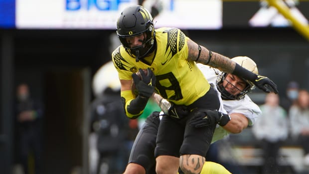 Oregon football player Spencer Webb dies in ‘tragic accident,’ per reports