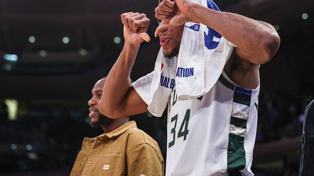 Wrestling icon relishes meeting Milwaukee Bucks star Giannis Antetokounmpo - Vimarsana News