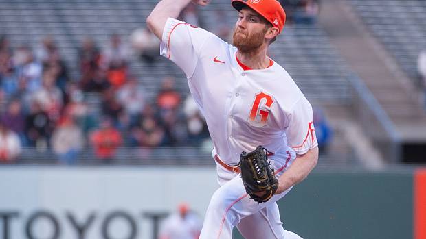 SF Giants relief pitcher John Brebbia throws a pitch against the St. Louis Cardinals. (2023)
