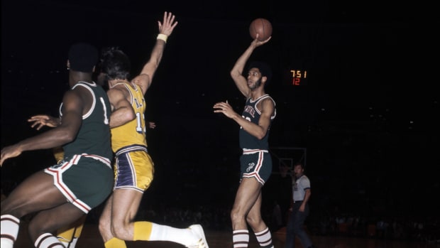 Why Lew Alcindor and the Milwaukee Bucks started the 1971 NBA playoffs in  Madison – Reading Eagle