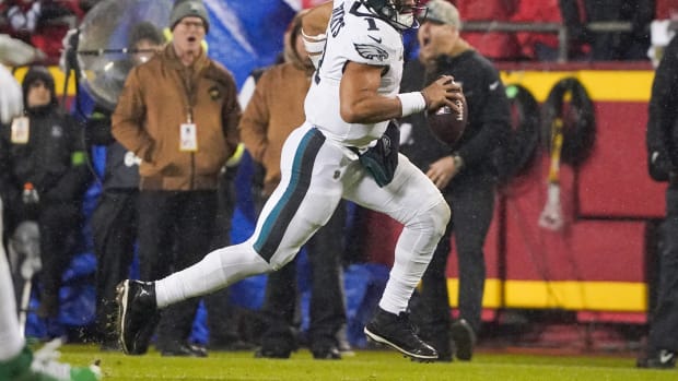 Philadelphia Eagles quarterback Jalen Hurts runs the ball against the Kansas City Chiefs.