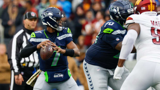 Keeping Geno Smith clean all afternoon long, Jason Peters played like he was 10 years younger in a throwback performance for the Seahawks against the Commanders.