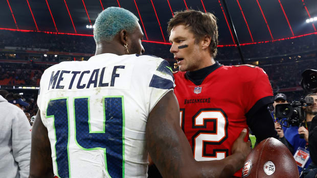 Buccaneers quarterback Tom Brady and Seahawks wide receiver DK Metcalf shake hands.