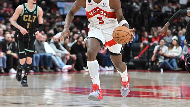 Toronto Raptors forward OG Anunoby (3) dribbles the ball up court against the Charlotte Hornets in the second half at Scotiabank Arena.