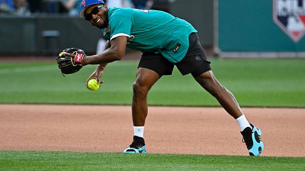 Donovan Mitchell fielding a groundball in the 2023 MLB Celebrity All-Star Game.