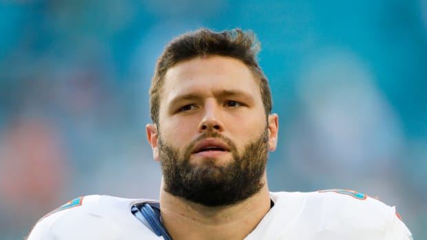 Linebacker Vince Biegel with the Miami Dolphins (Credit: Sam Navarro-USA TODAY Sports)