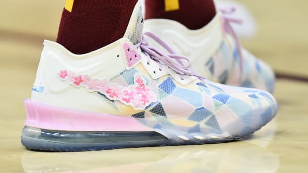 Cleveland Cavaliers forward Lauri Markkanen wears the Nike LeBron 18 Low in the 'atmos Cherry Blossom' colorway on March 18, 2022.