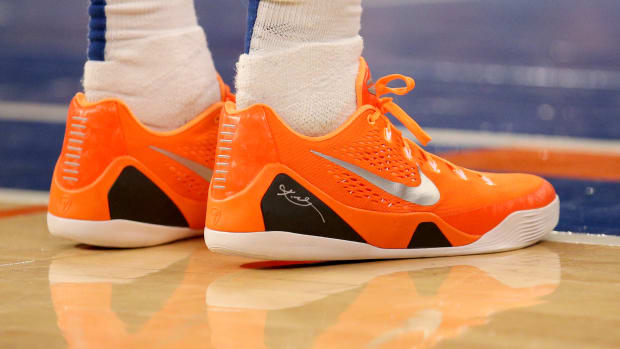 New York Knicks forward Julius Randle wears the Nike Kobe 9 against the Los Angeles Clippers on January 23, 2022.