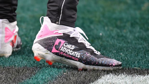 San Francisco 49ers quarterback Brock Purdy's black and pink cleats.