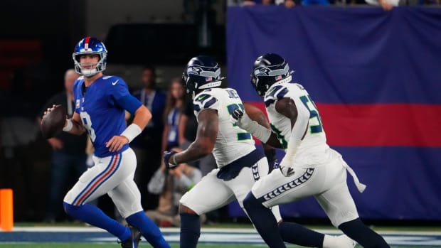 New York Giants quarterback Daniel Jones (8) scrambling against the Seattle Seahawks at MetLife Stadium.