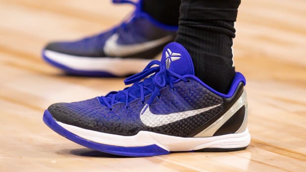 San Antonio Spurs guard Bryn Forbes wears the Nike Kobe 6 sneakers against the Detroit Pistons on January 1, 2022.