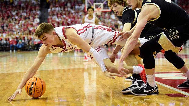 Wisconsin versus Wake Forest: Game notes and top plays - Vimarsana News