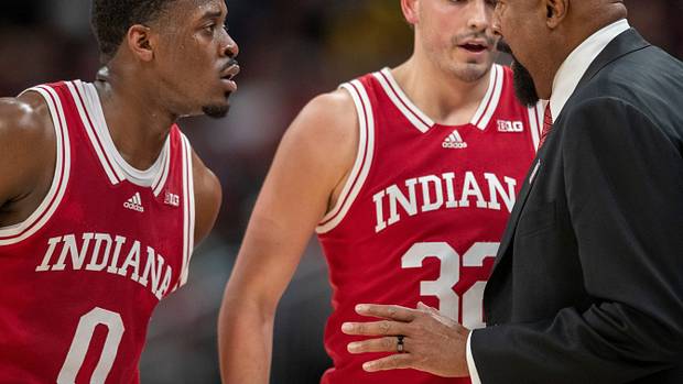 Indiana Hoosiers head coach Mike Woodson talks with guard Xavier Johnson (0) and guard Trey Galloway (32), Thursday, March 10, 2022, during Big Ten tournament mens action from Indianapolis Gainbridge Fieldhouse. Indiana won 74-69.
