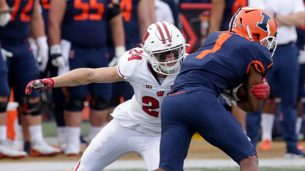 Wisconsin safety Hunter Wohler making a tackle as a freshman against Illinois. (Credit: Mark Hoffman / Milwaukee Journal Sentinel / USA TODAY NETWORK)