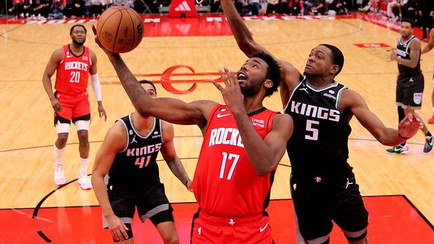 Rockets forward Tari Eason scores inside against Sacramento Kings guard De'Aaron Fox (5) during the fourth quarter at Toyota Center.