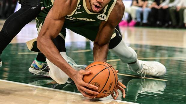 Injury update: Giannis Antetokounmpo questionable for tonight's game against the Utah Jazz - Vimarsana News