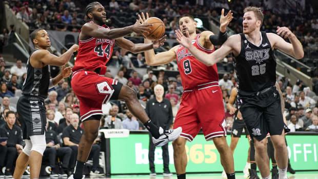 October 28, 2022; Chicago Bulls forward Patrick Williams and center Nikola Vucevic battle for a loose ball with San Antonio Spurs big man Jakob Poeltl