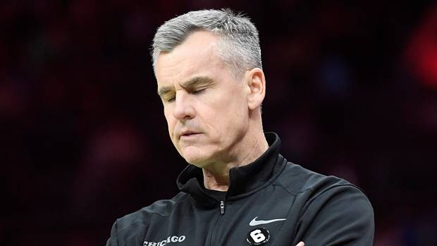 Chicago Bulls head coach Billy Donovan reacts during the game against the Charlotte Hornets