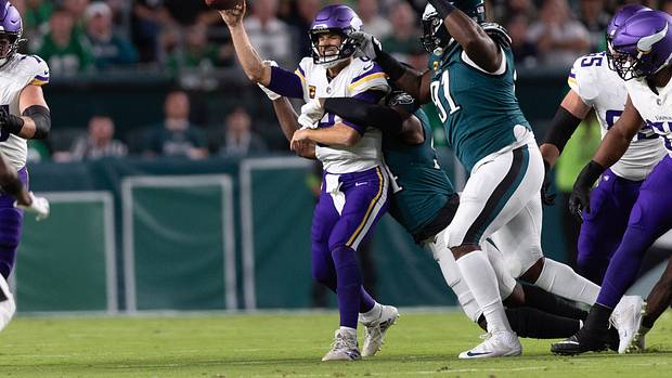 Josh Sweat pressures Vikings QB Kirk Cousins