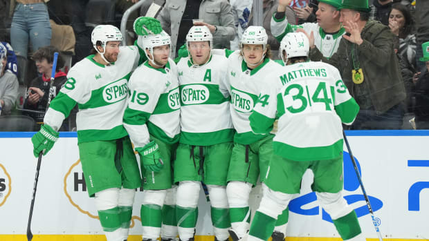 Toronto Maple Leafs players in Toronto St. Pat's uniforms