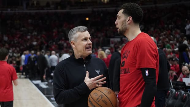 Chicago Bulls head coach Billy Donovan talks with guard Zach LaVine (8)