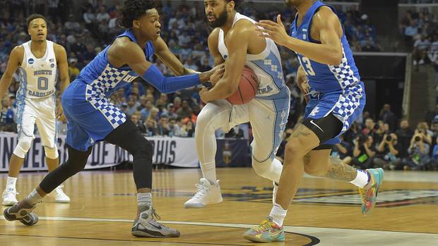 Kentucky Wildcats guards De'Aaron Fox and Isaiah Briscoe play defense.