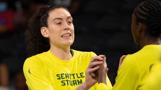 Former Storm star Breanna Stewart warms up with her teammates before a game.