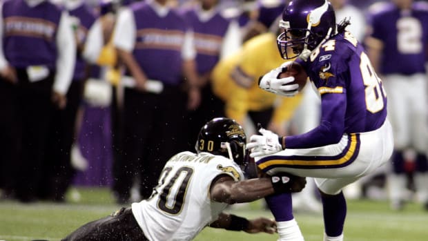 Minnesota Vikings wide receiver Randy Moss avoids a Jacksonville Jaguars defender.