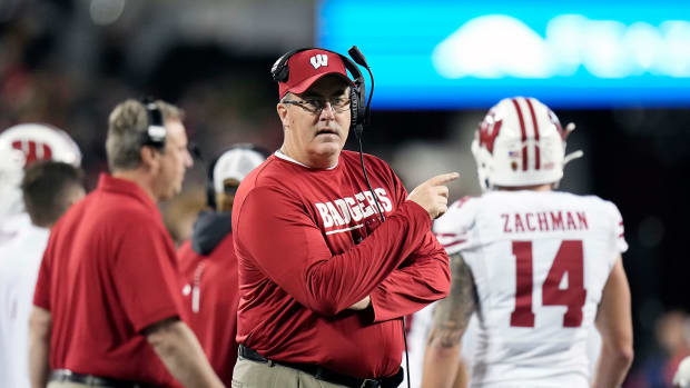 Wisconsin head coach Paul Chryst speaking with a referee versus Ohio State.