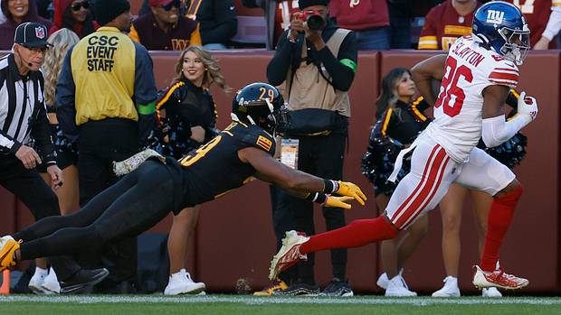 New York Giants wide receiver Darius Slayton (86) runs with the ball past Washington Commanders cornerback Kendall Fuller (29) en route to a touchdown during the second quarter at FedExField.