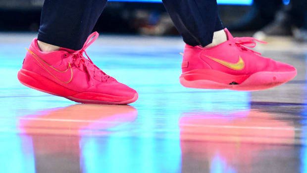 Bronny James Debuts Pink Nike Lebron 20 In Dunk Contest - Sports  Illustrated Fannation Kicks News, Analysis And More