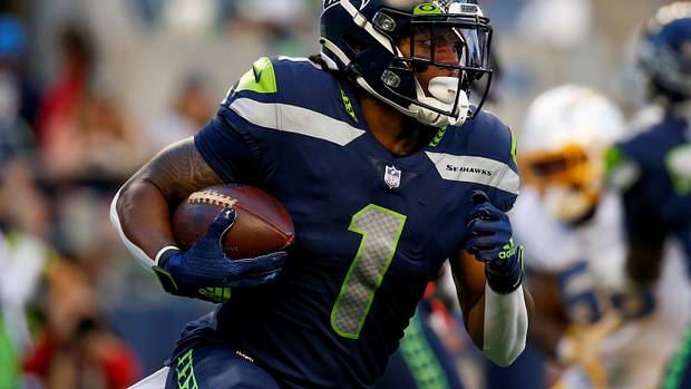 Seattle Seahawks wide receiver D'Wayne Eskridge (1) runs the ball against the Los Angeles Chargers during the first quarter at Lumen Field.