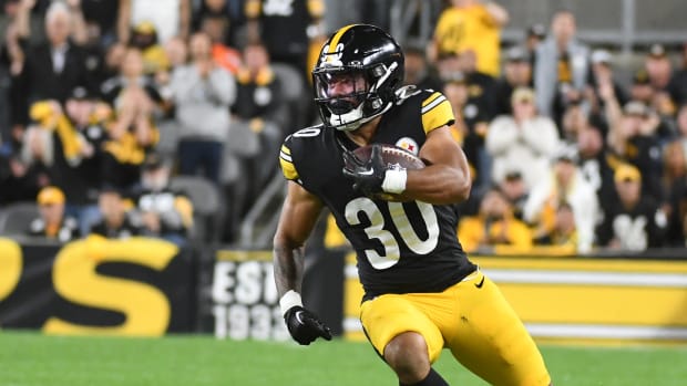 Sep 18, 2023; Pittsburgh, Pennsylvania, USA; Pittsburgh Steelers running back Jaylen Warren (30) runs the ball in the second quarter during a game against the Cleveland Browns at Acrisure Stadium. Mandatory Credit: Philip G. Pavely-USA TODAY Sports