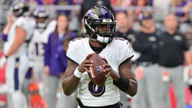 Baltimore Ravens quarterback Lamar Jackson (8) looks to pass in the first half against the Arizona Cardinals at State Farm Stadium.