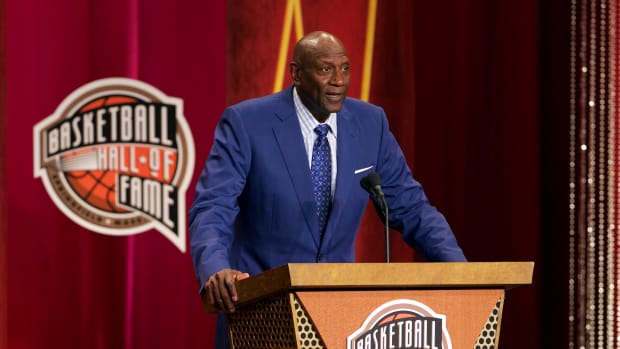 Spencer Haywood speaks during the 2015 Naismith Memorial Basketball Hall of Fame Enshrinement Ceremony.