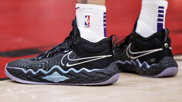 Phoenix Suns center JaVale McGee wears the Nike Zoom GT Run sneakers.