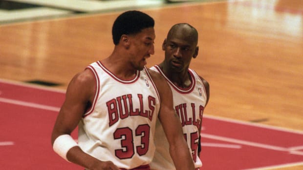 Chicago Bulls guard Michael Jordan (45) talks with forward Scottie Pippen (33)