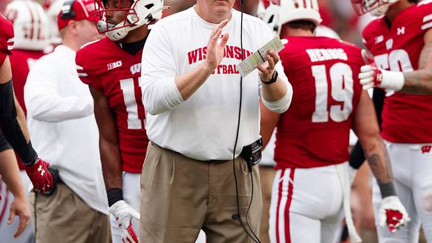 Wisconsin offers a talented 2023 tight end from St. Louis - Vimarsana News