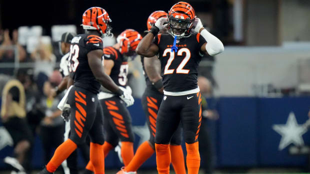 Cincinnati Bengals cornerback Chidobe Awuzie (22) reacts after the Dallas Cowboys kicked a game-winning kick in the fourth quarter of an NFL Week 2 game, Sunday, Sept. 18, 2022, at AT&T Stadium in Arlington, Texas. The Dallas Cowboys won, 20-17. Nfl Cincinnati Bengals At Dallas Cowboys Sept 18 2678