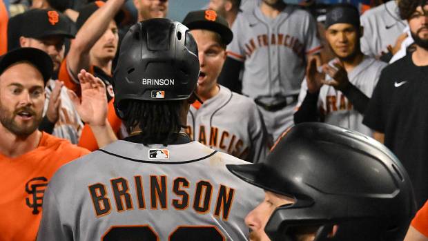 SF Giants blast five homers in 7-4 victory over Dodgers - Vimarsana News