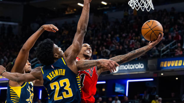 Chicago Bulls forward DeMar DeRozan shoots the ball while Indiana Pacers forward Aaron Nesmith defends
