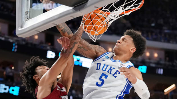 Arkansas Razorbacks forward Jaylin Williams (10) dunks against Duke Blue Devils forward Paolo Banchero (5) during the second half in the finals of the West regional of the men's college basketball NCAA Tournament at Chase Center.