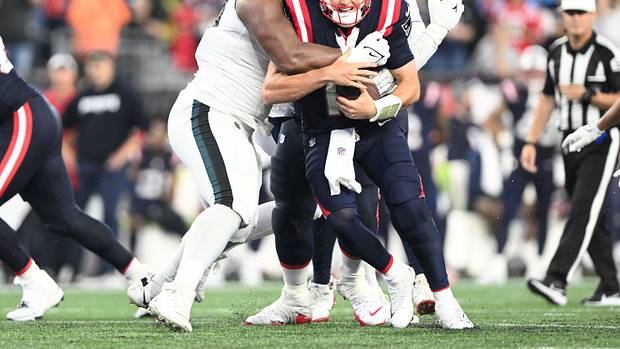 Jalen Carter gets his first carer sack in his first game as a pro
